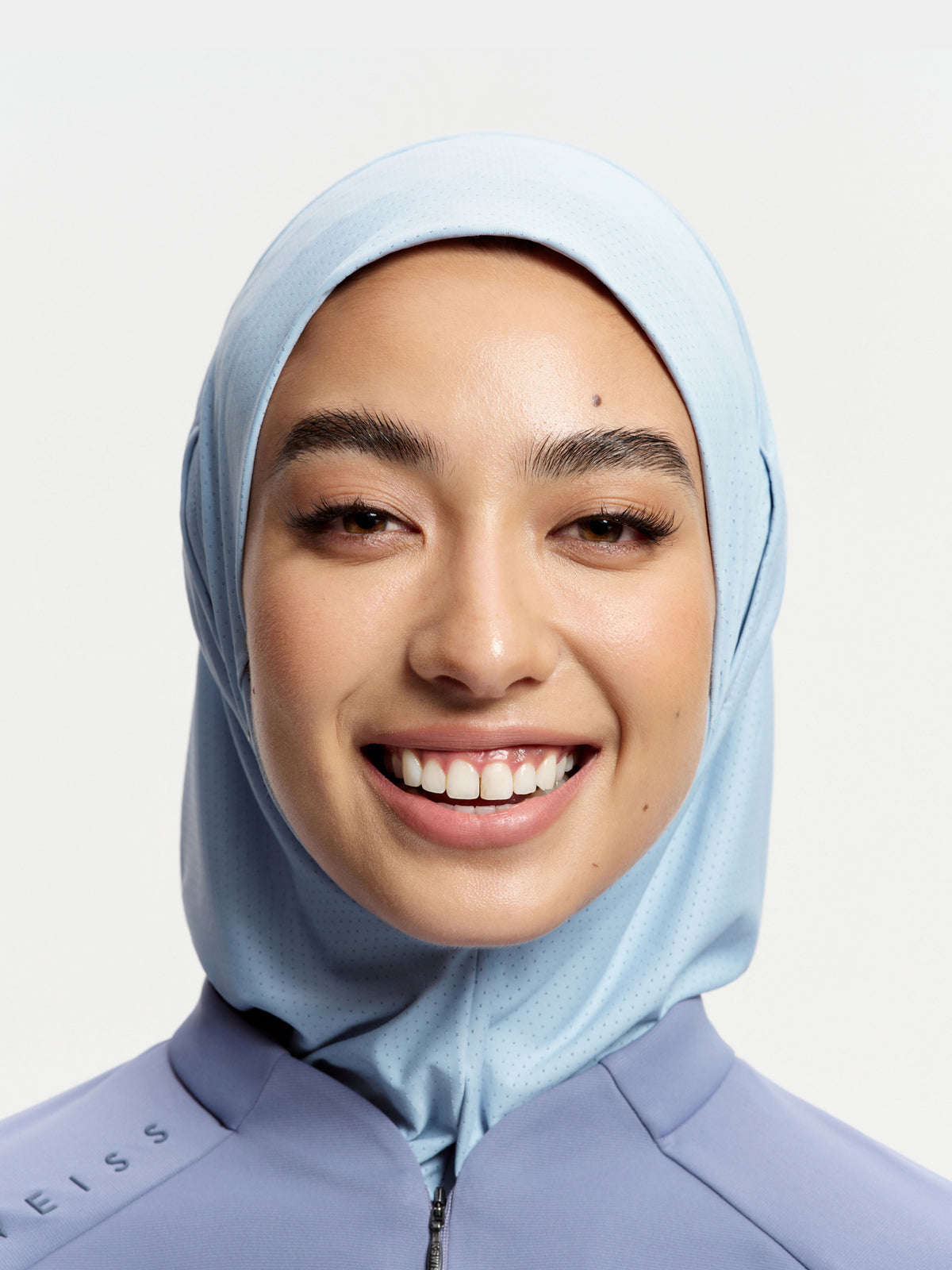 Anak Tudung Sukan Jaring Prestasi dengan Penutup Leher