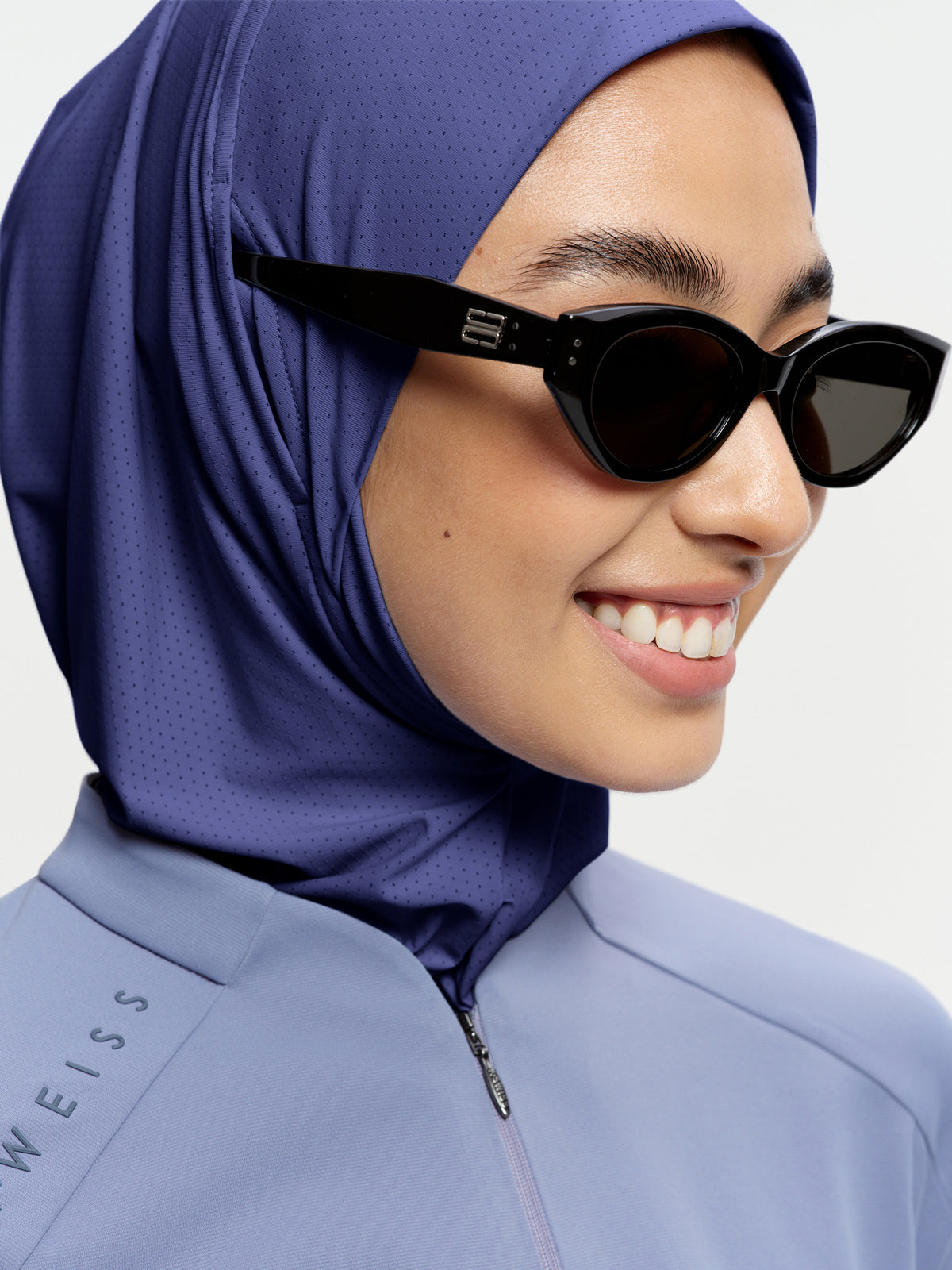 Anak Tudung Sukan Jaring Prestasi dengan Penutup Leher