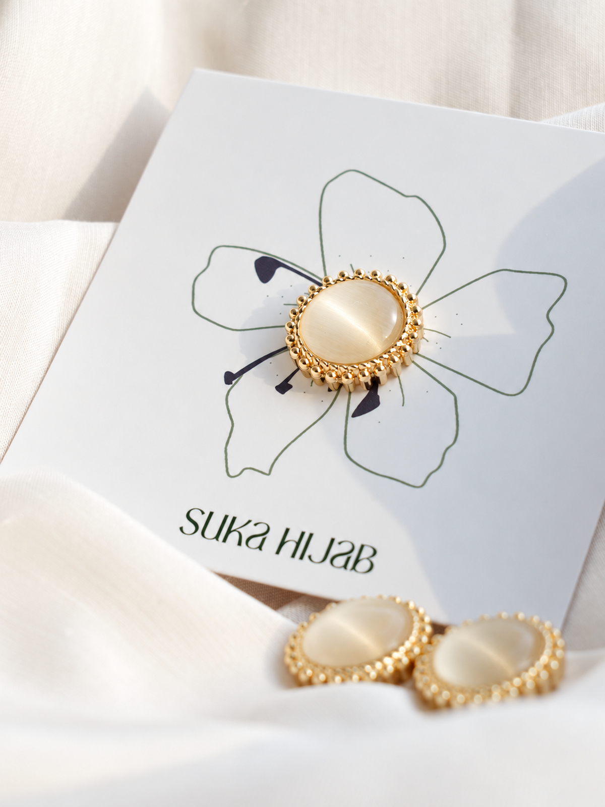 Natural Cat-Eye Quartz Magnetic Hijab Brooch – White