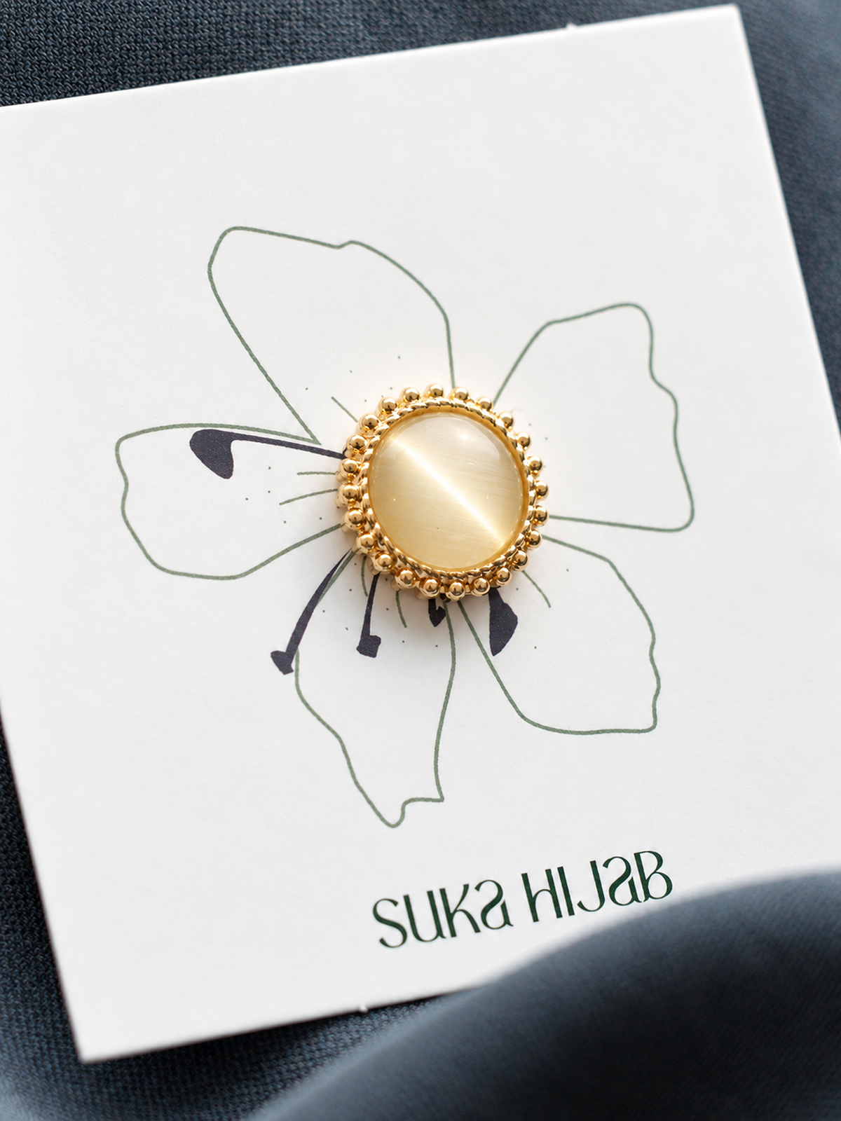 Natural Cat-Eye Quartz Magnetic Hijab Brooch – White