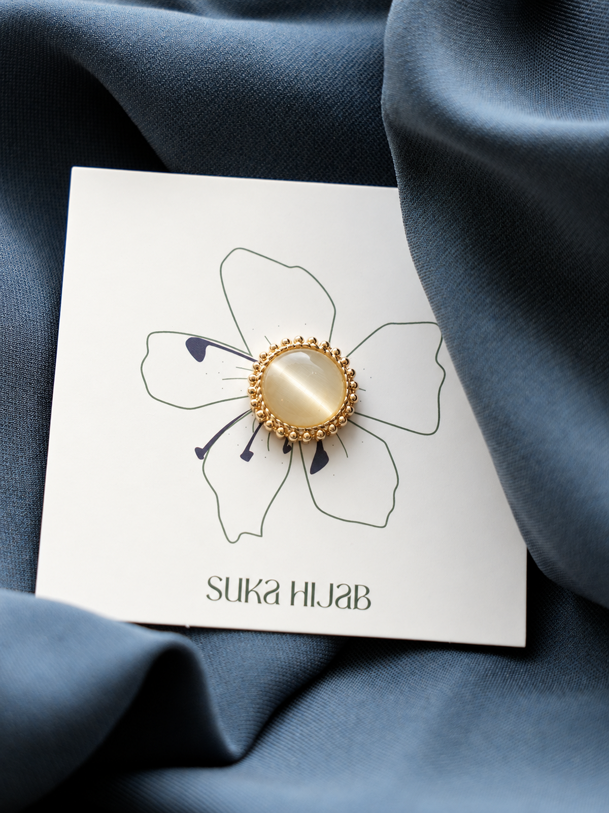 Natural Cat-Eye Quartz Magnetic Hijab Brooch – White