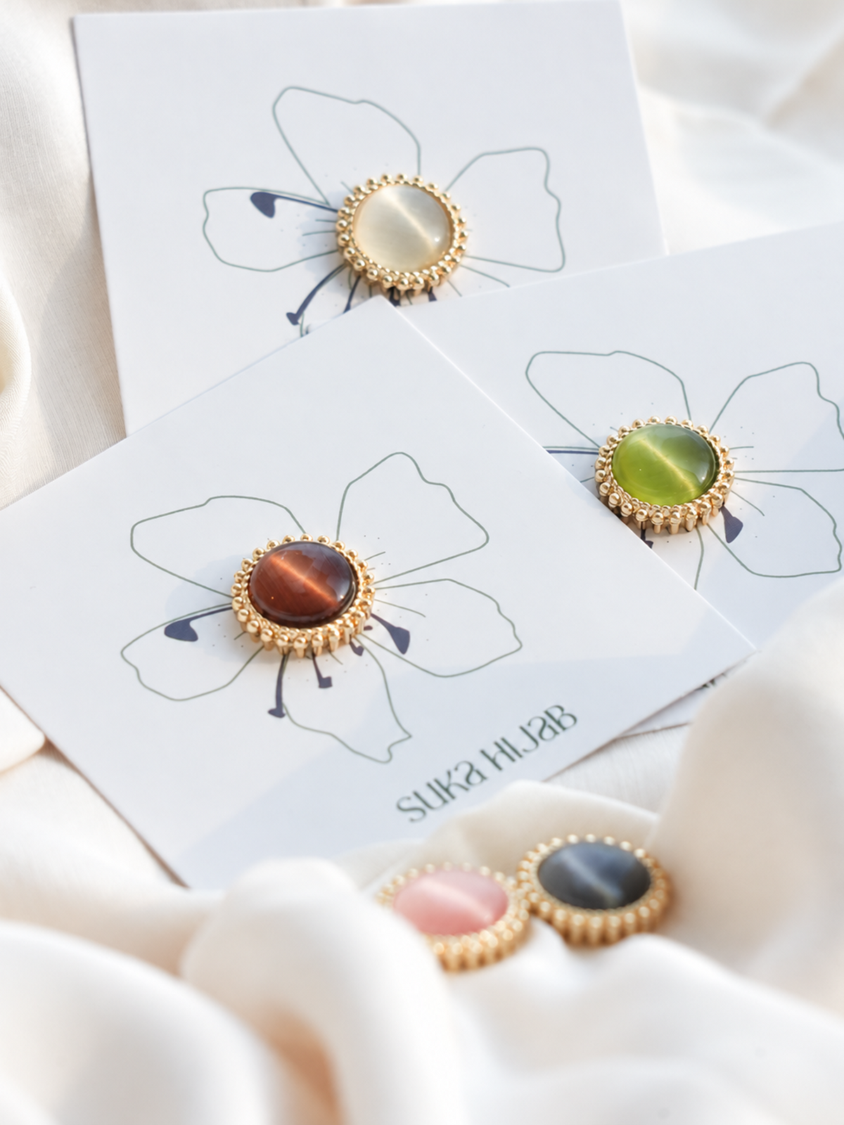 Natural Cat-Eye Quartz Magnetic Hijab Brooch – White
